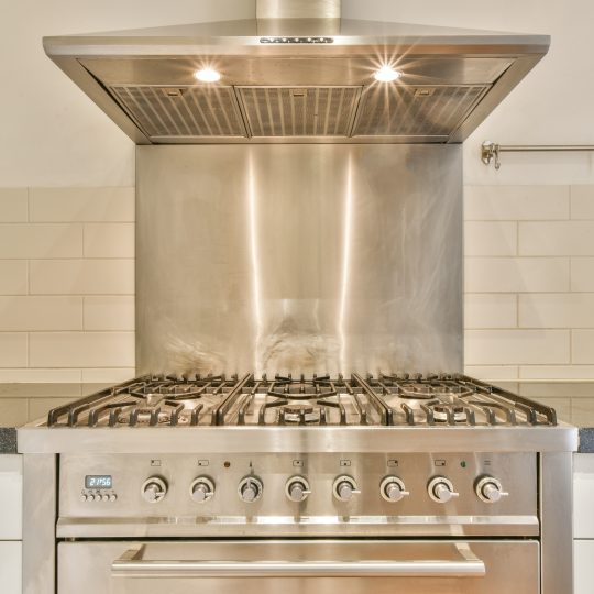 https://ekacontracting.com/wp-content/uploads/2015/04/close-up-of-gas-stove-2021-12-09-14-13-31-utc-540x540.jpg