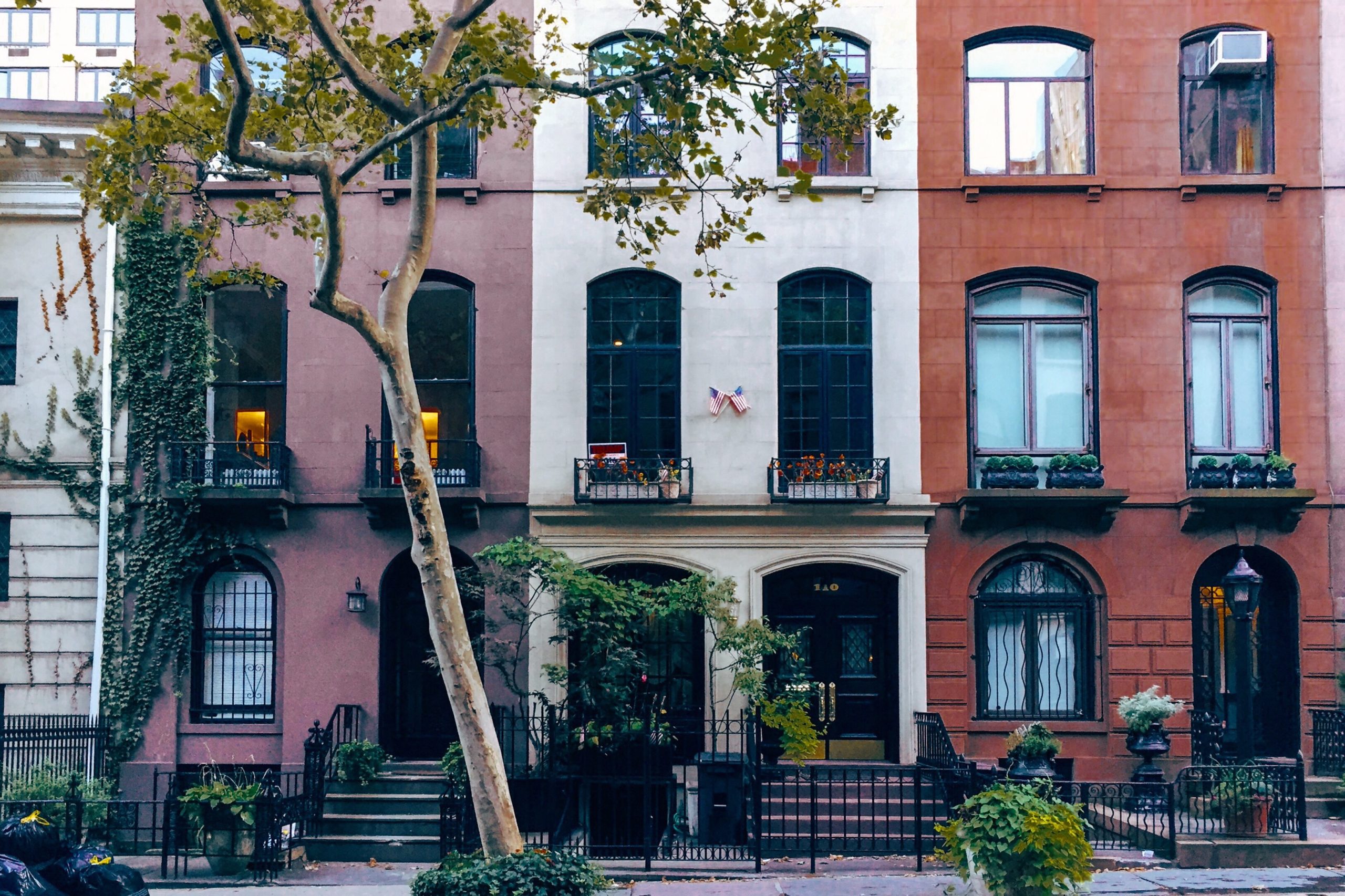 https://ekacontracting.com/wp-content/uploads/2015/05/brownstones-on-a-quaint-street-in-manhattan-2022-11-16-18-06-59-utc-scaled.jpg